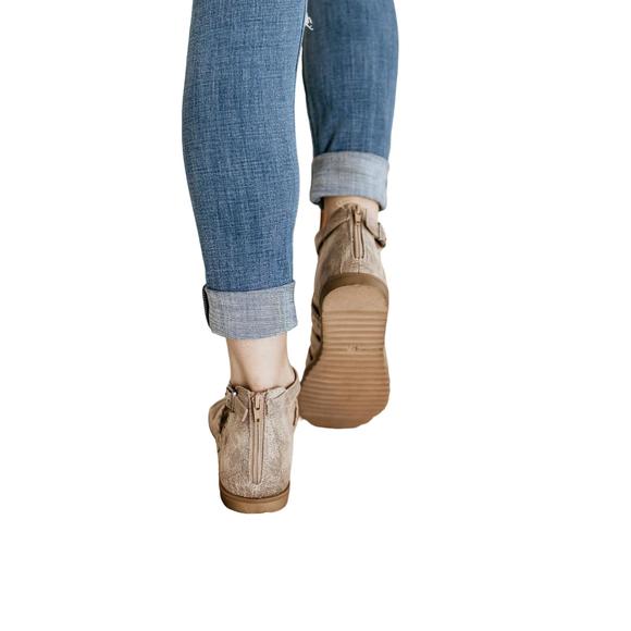 NEW VERY G women's commodus gladiator sandals in cream - Picture 2 of 3